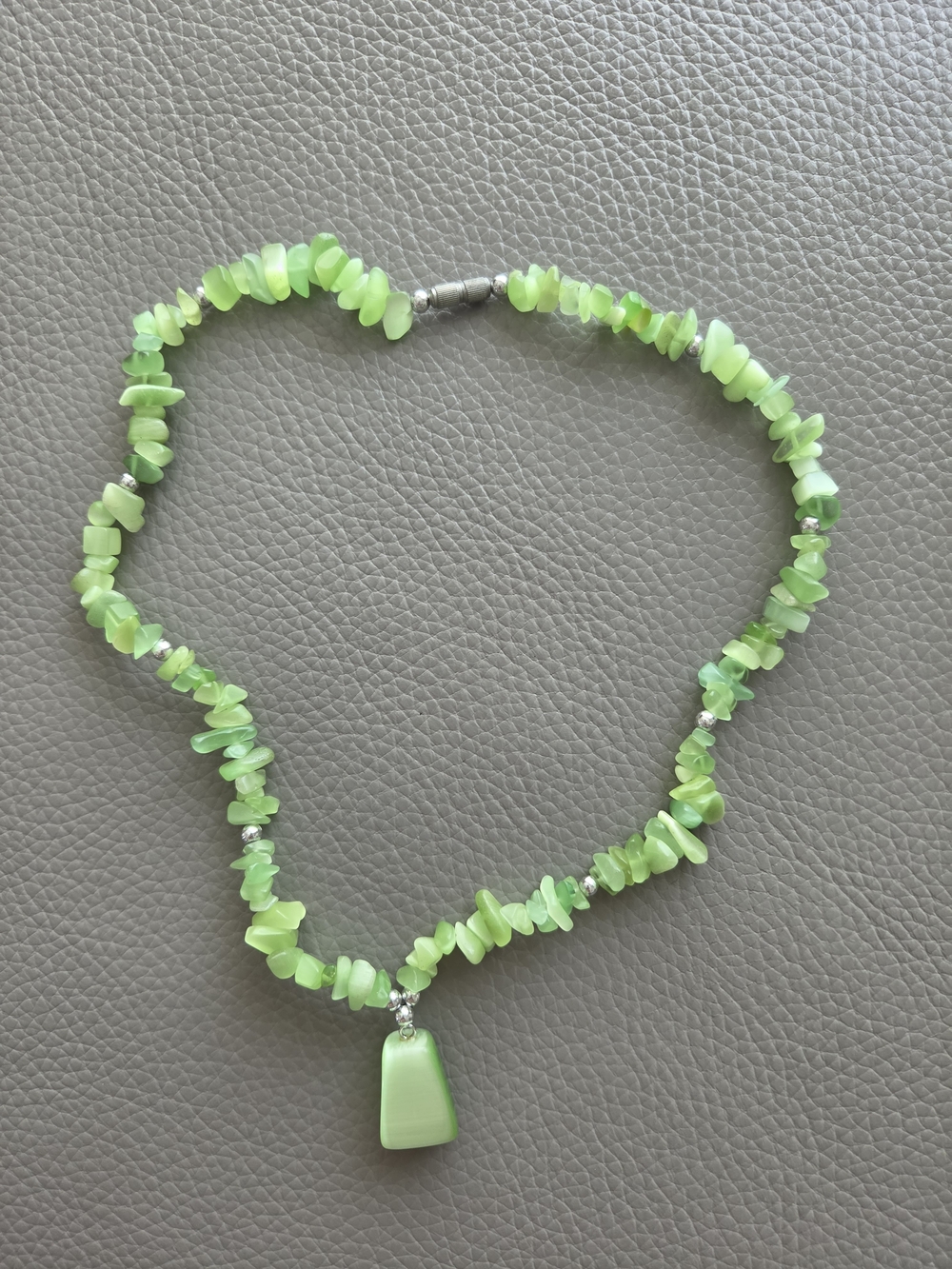 Green Bead Chip Necklace with Pendant